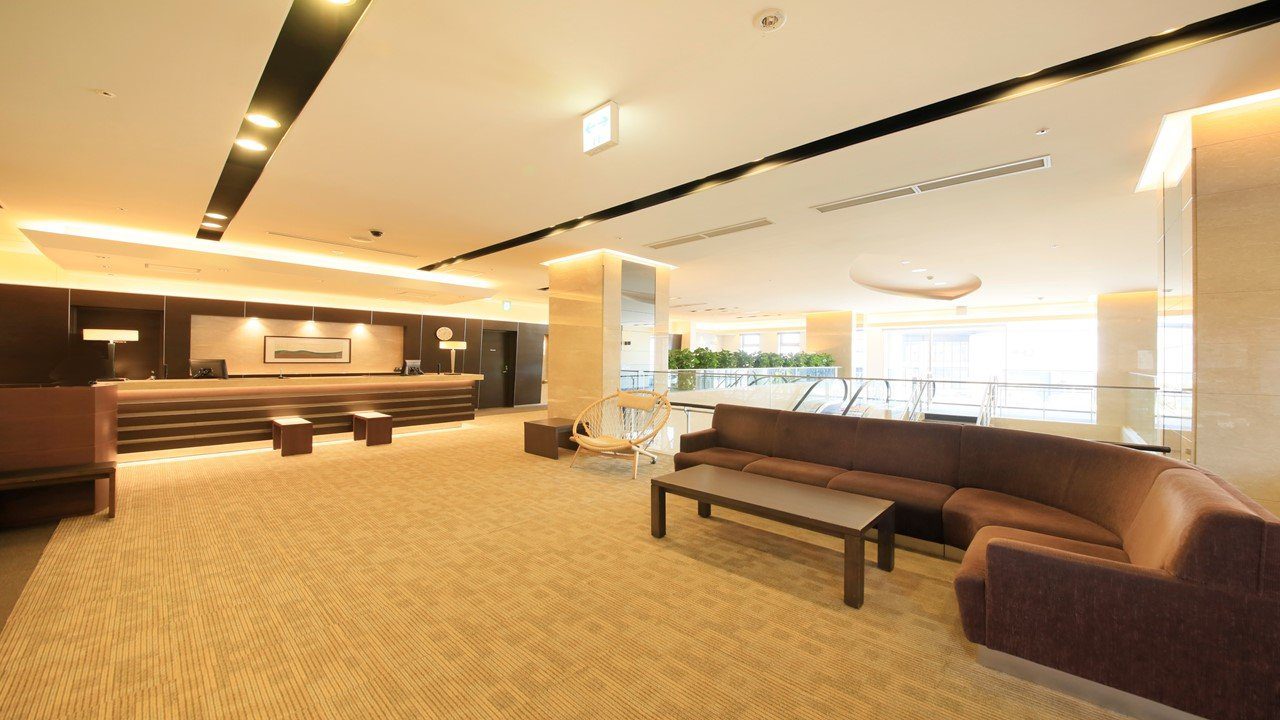 Richmond Hotel 山形站前 2 樓大廳與休息區