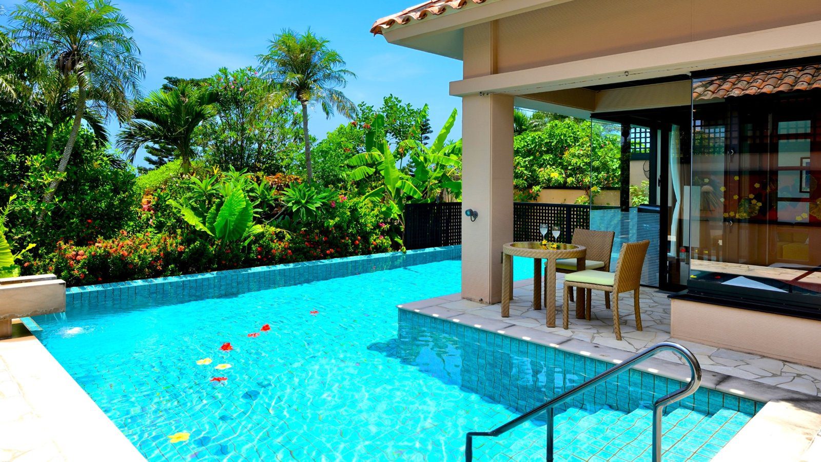宮古島 Shigira Bayside Suite Allamanda 泳池 villa 皇家套房的私人泳池與獨棟客房