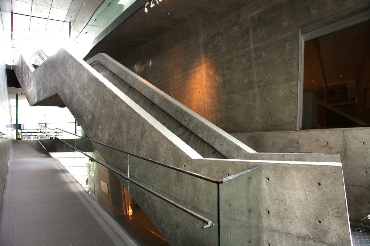 愛媛松山市坂上之雲博物館 安藤忠雄操刀三角形帷幕建築