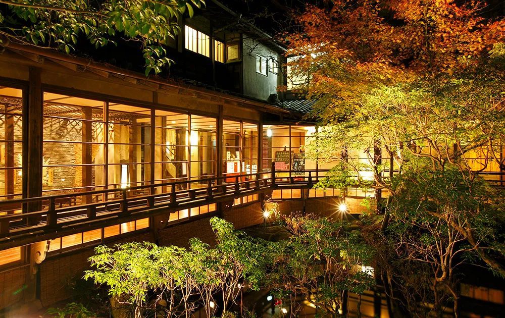 修善寺溫泉 湯迴廊 菊屋 庭園旁的湯迴廊