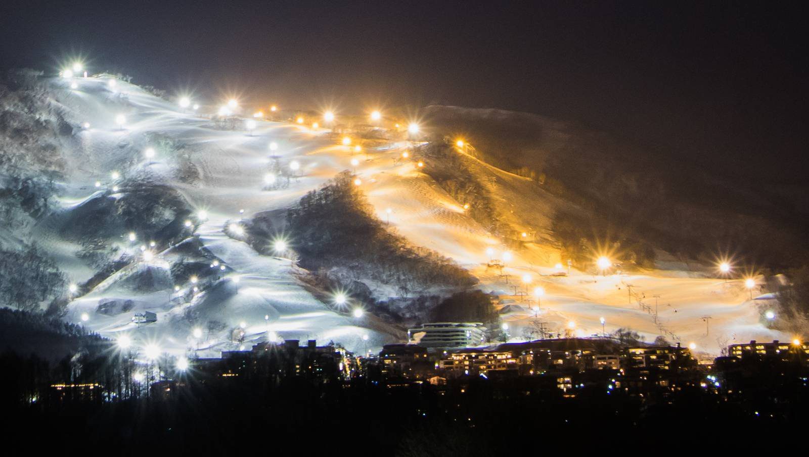 二世古 Skye Niseko 比羅夫雪場夜間滑雪的燈光雪道