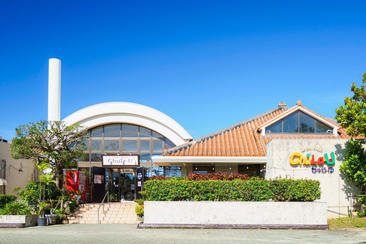 The Beach Tower 沖繩 Terme VILLA ちゅらーゆ 的紅瓦入口