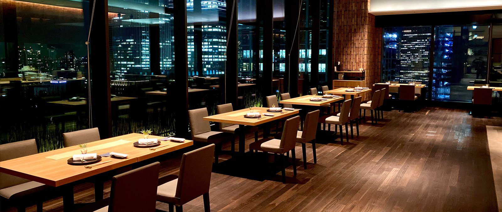THE BLOSSOM HIBIYA 十十六餐廳用餐區夜景