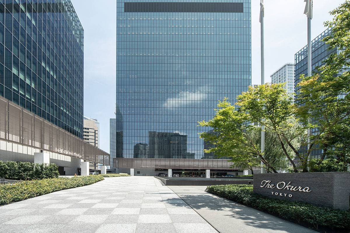 東京大倉酒店 飯店入口廣場與 The Okura Tokyo 石碑
