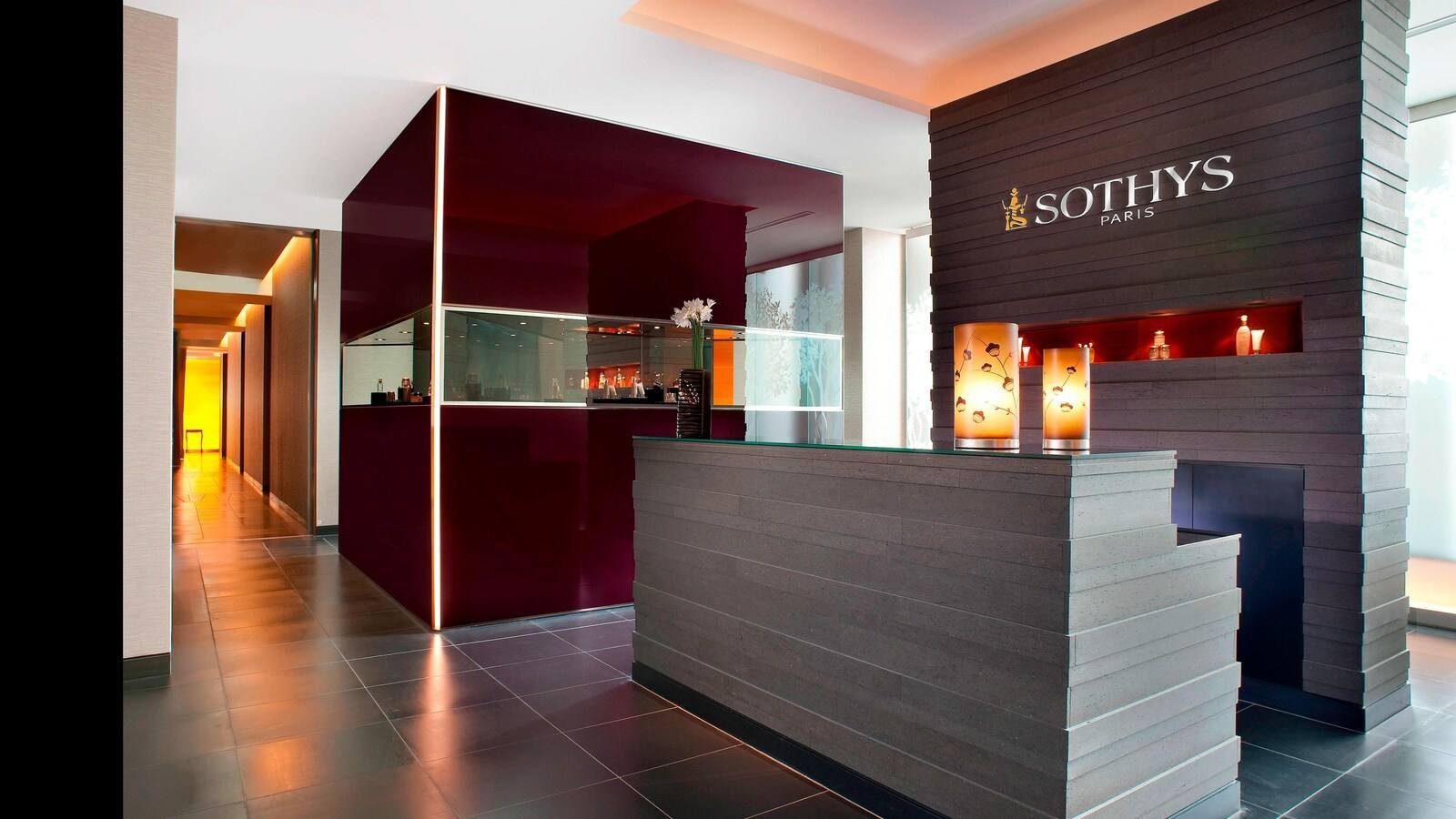 大阪瑞吉酒店 Iridium Spa 的 Sothys 接待櫃台