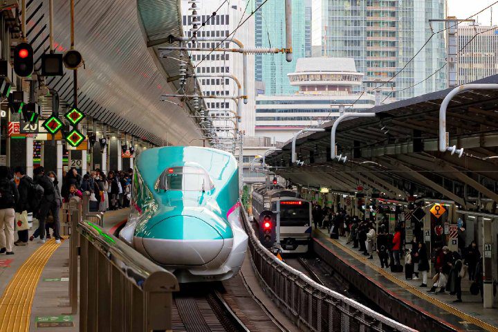 東京車站大飯店 東京站月台上的新幹線