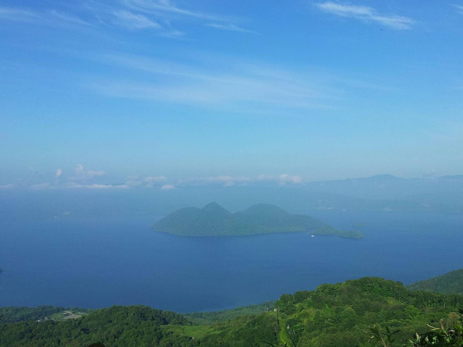 洞爺溫莎酒店 從山頂俯瞰洞爺湖與湖中的中島