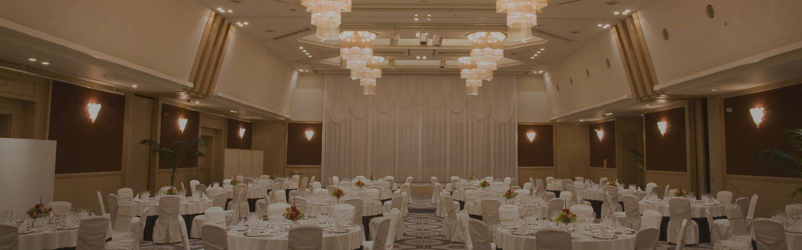 洞爺溫莎酒店 挑高水晶燈的 The Windsor Hall 宴會廳