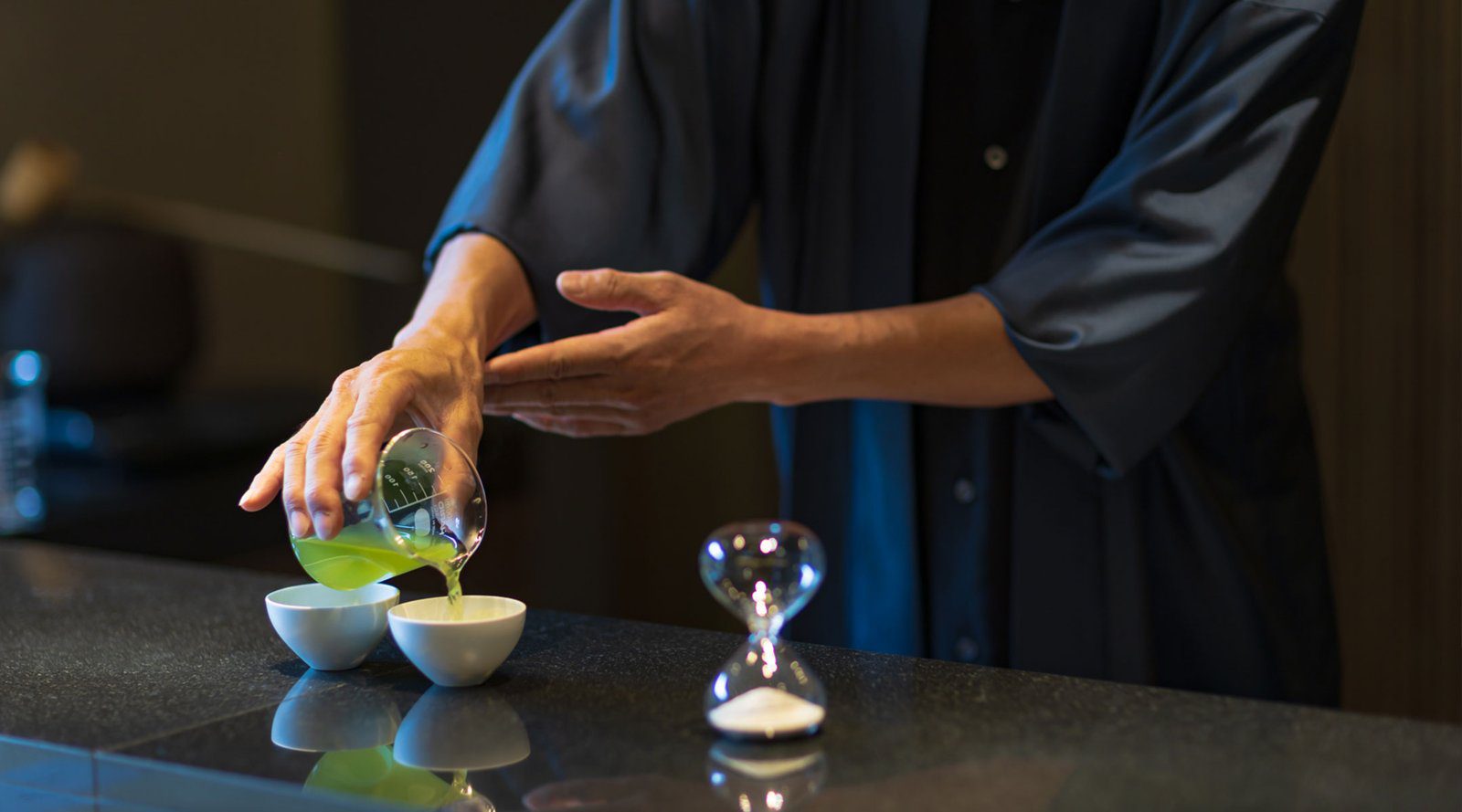 嬉野八十八 茶師以茶器沖泡嬉野茶