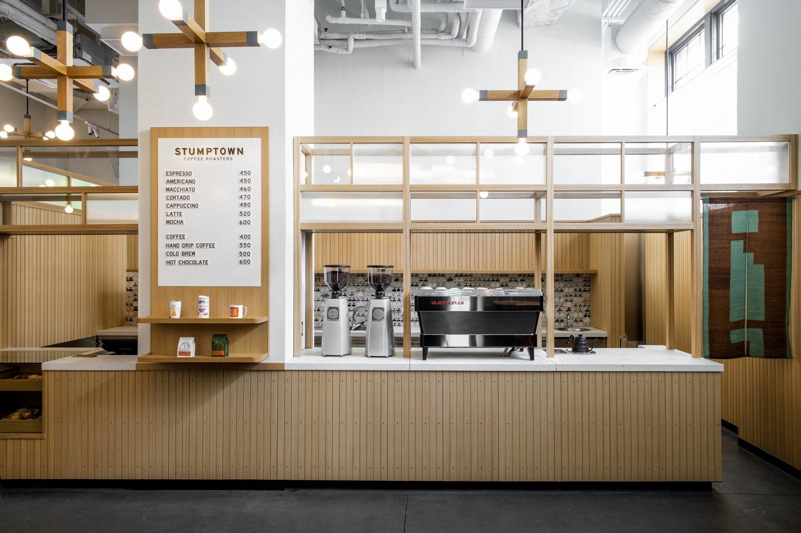 Ace Hotel 京都 1 樓 Stumptown Coffee Roasters 吧檯