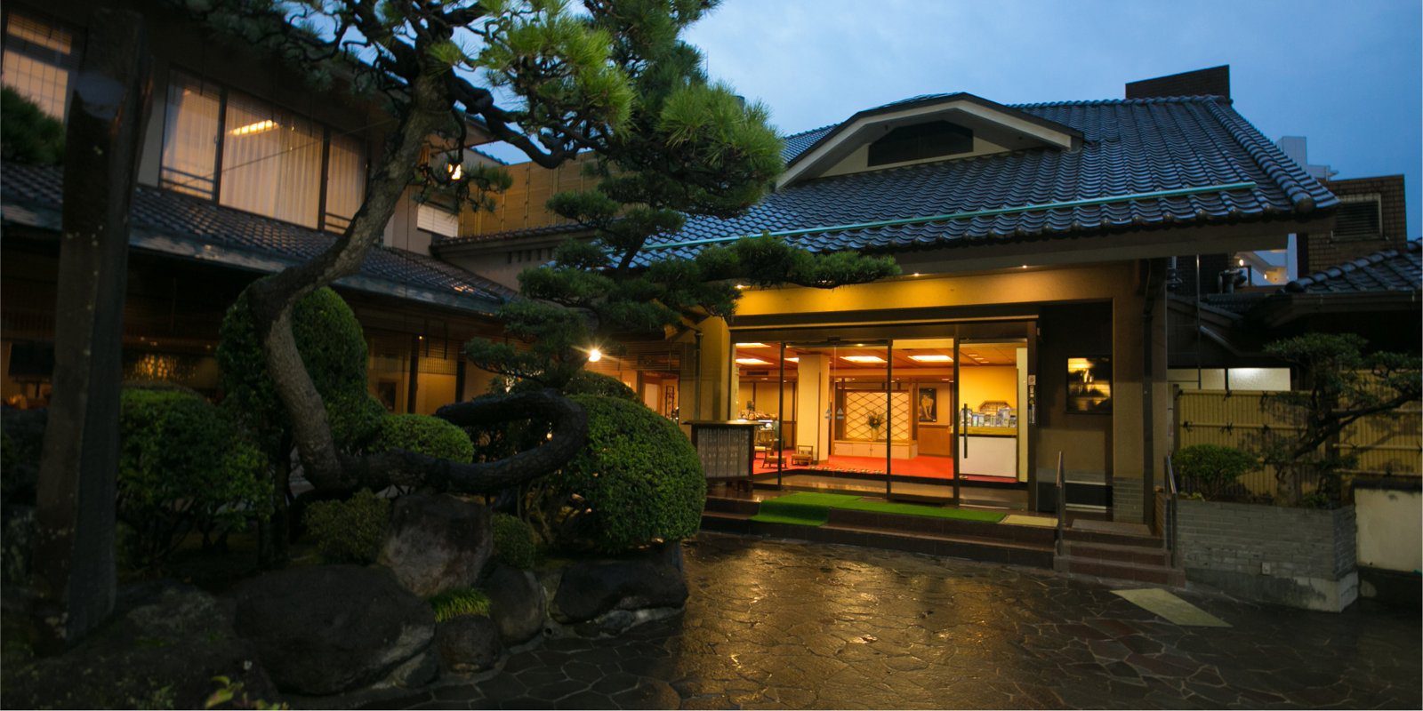 熱海 古屋旅館 玄關與建築