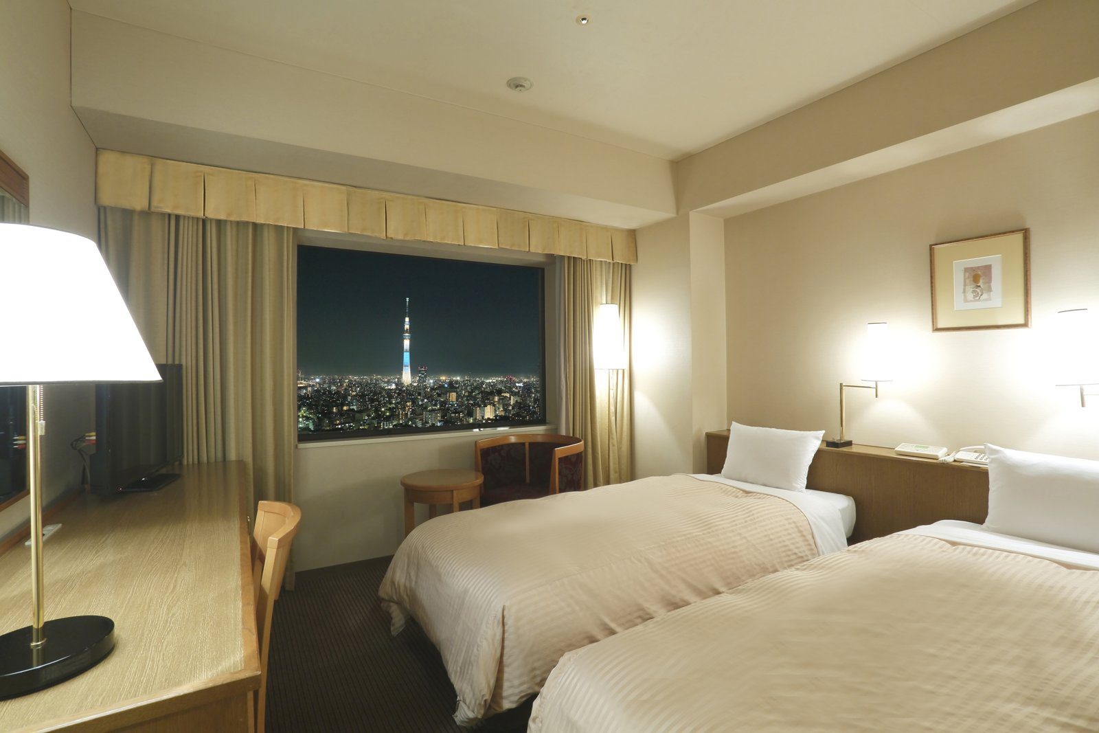 第一飯店兩國 窗外是晴空塔夜景的晴空塔側雙床房
