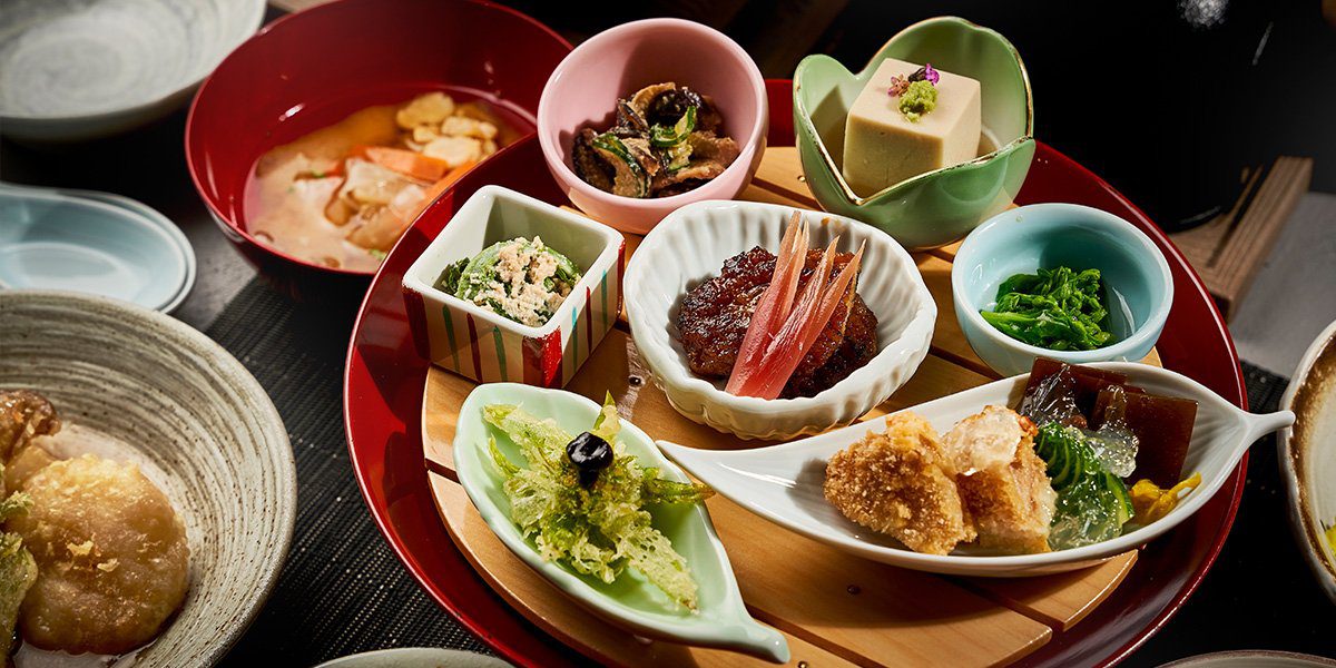 永平寺 親禪之宿 柏樹關 精進料理前菜盛盤與胡麻豆腐
