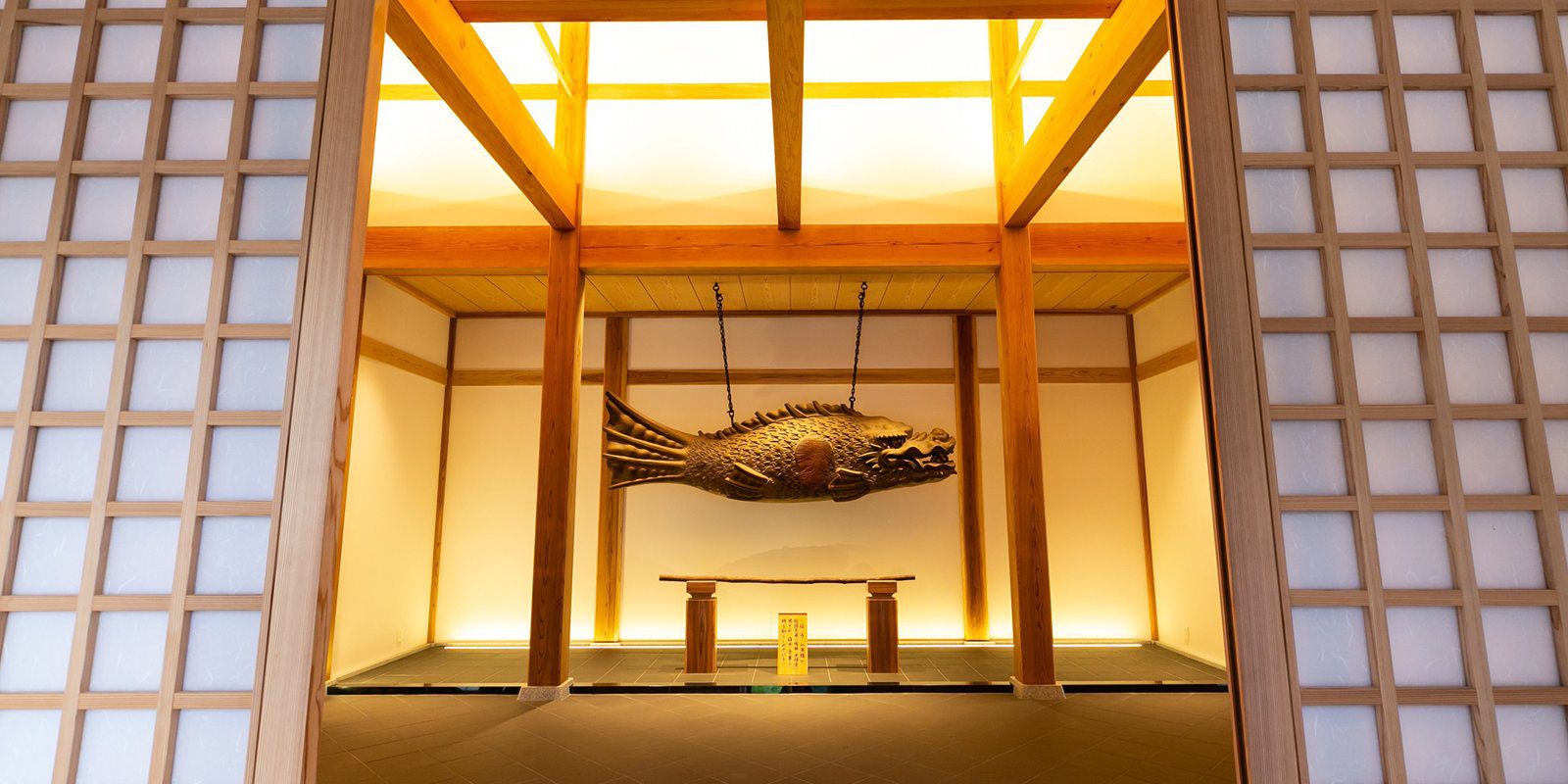 永平寺 親禪之宿 柏樹關 玄關正面永平寺寄贈的魚鼓
