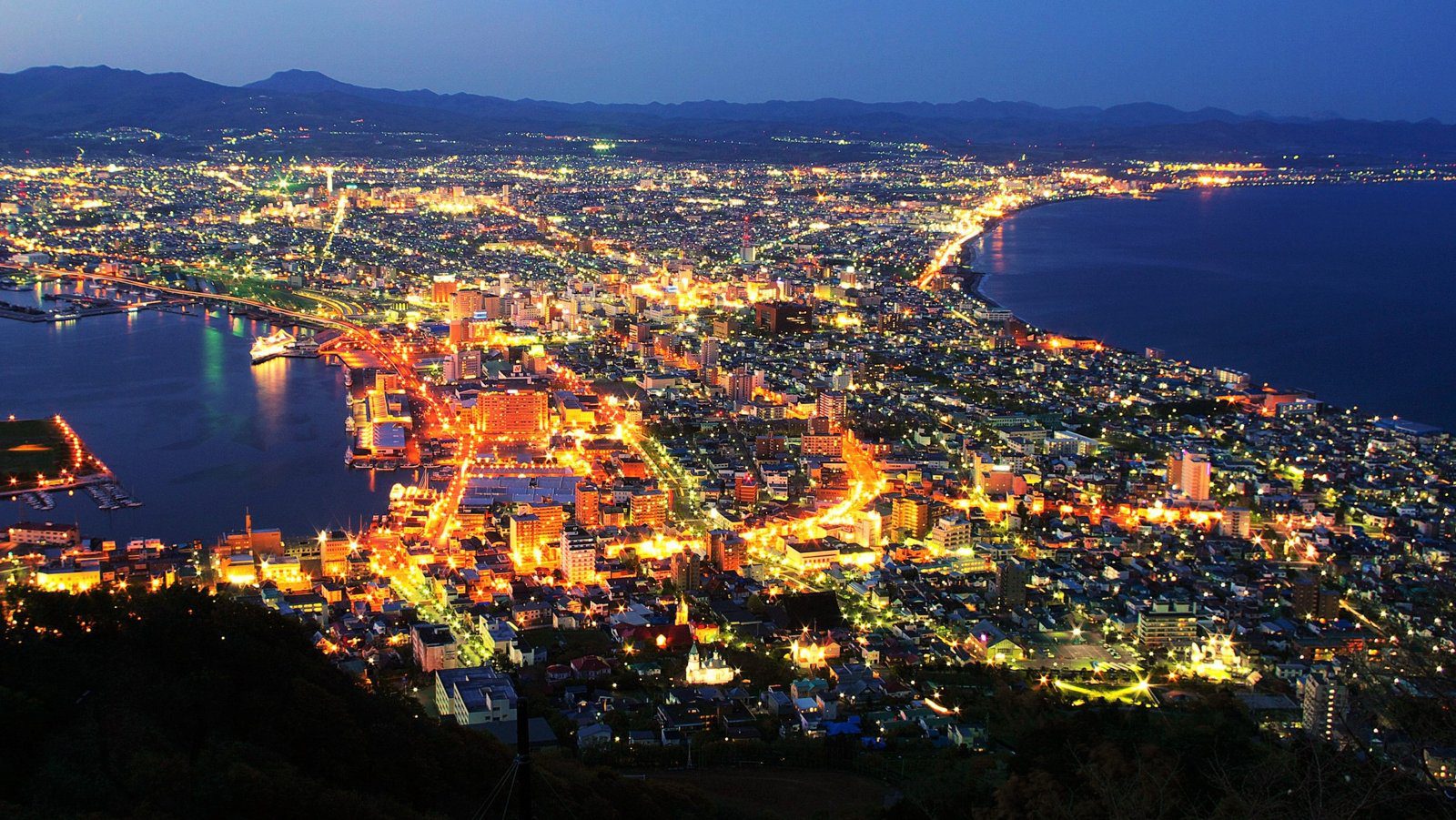 函館湯之川溫泉 海與燈 從飯店看函館山夜景