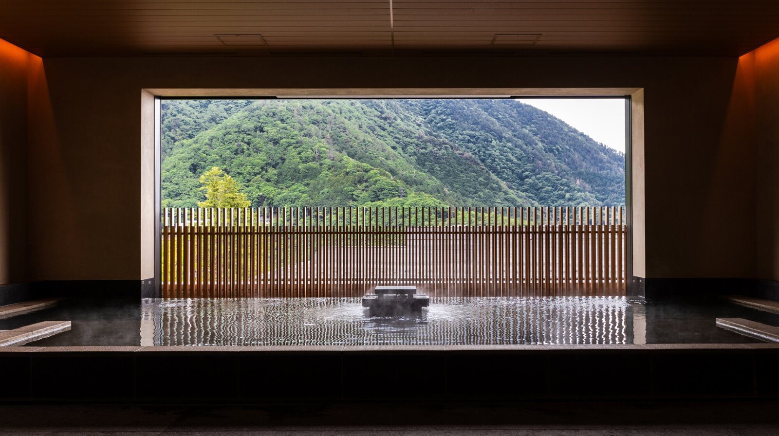 箱根・強羅 佳ら久 展望露天風呂的山景