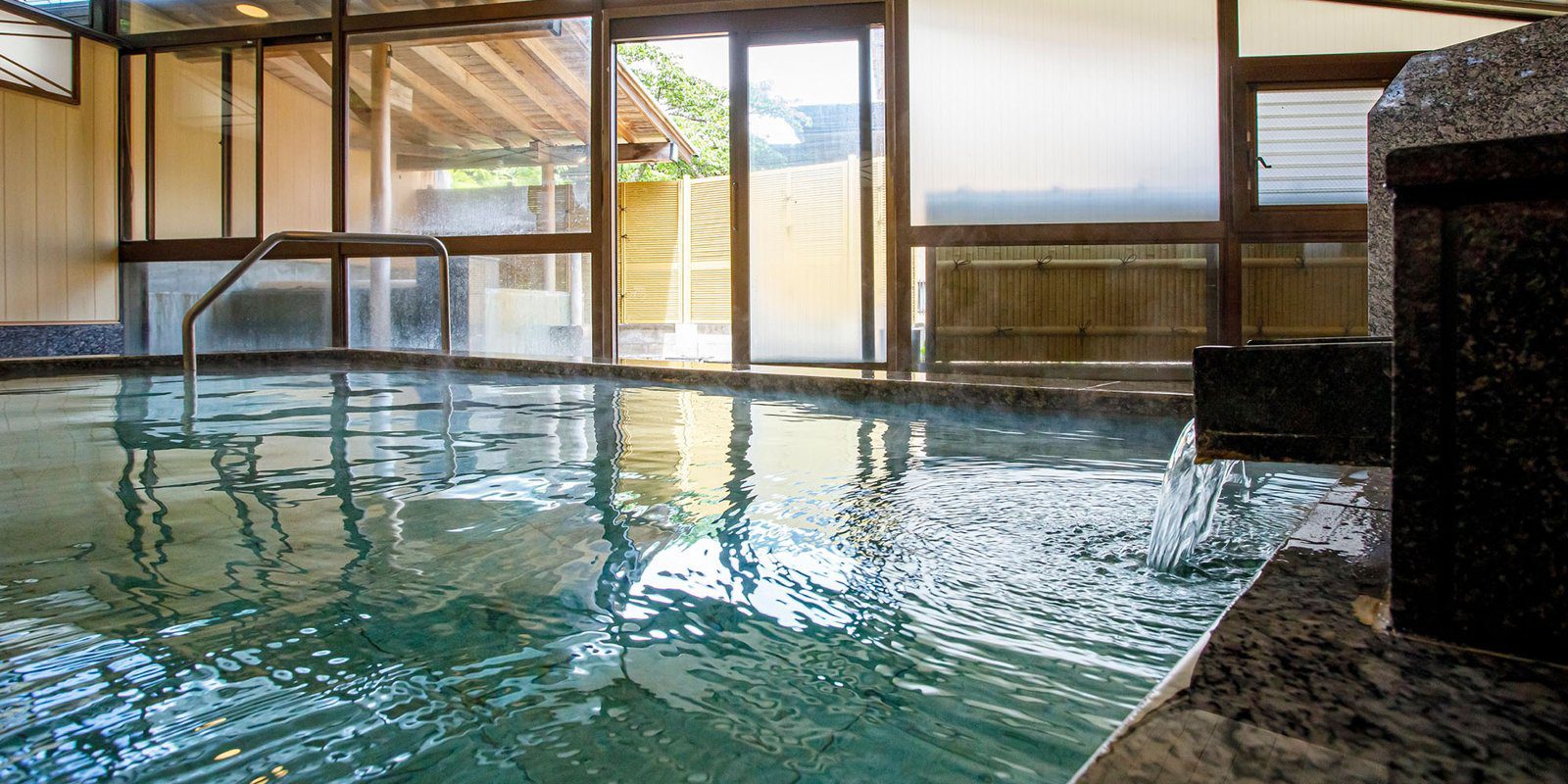 箱根小涌園 三河屋旅館 自家源泉放流的大浴場內湯