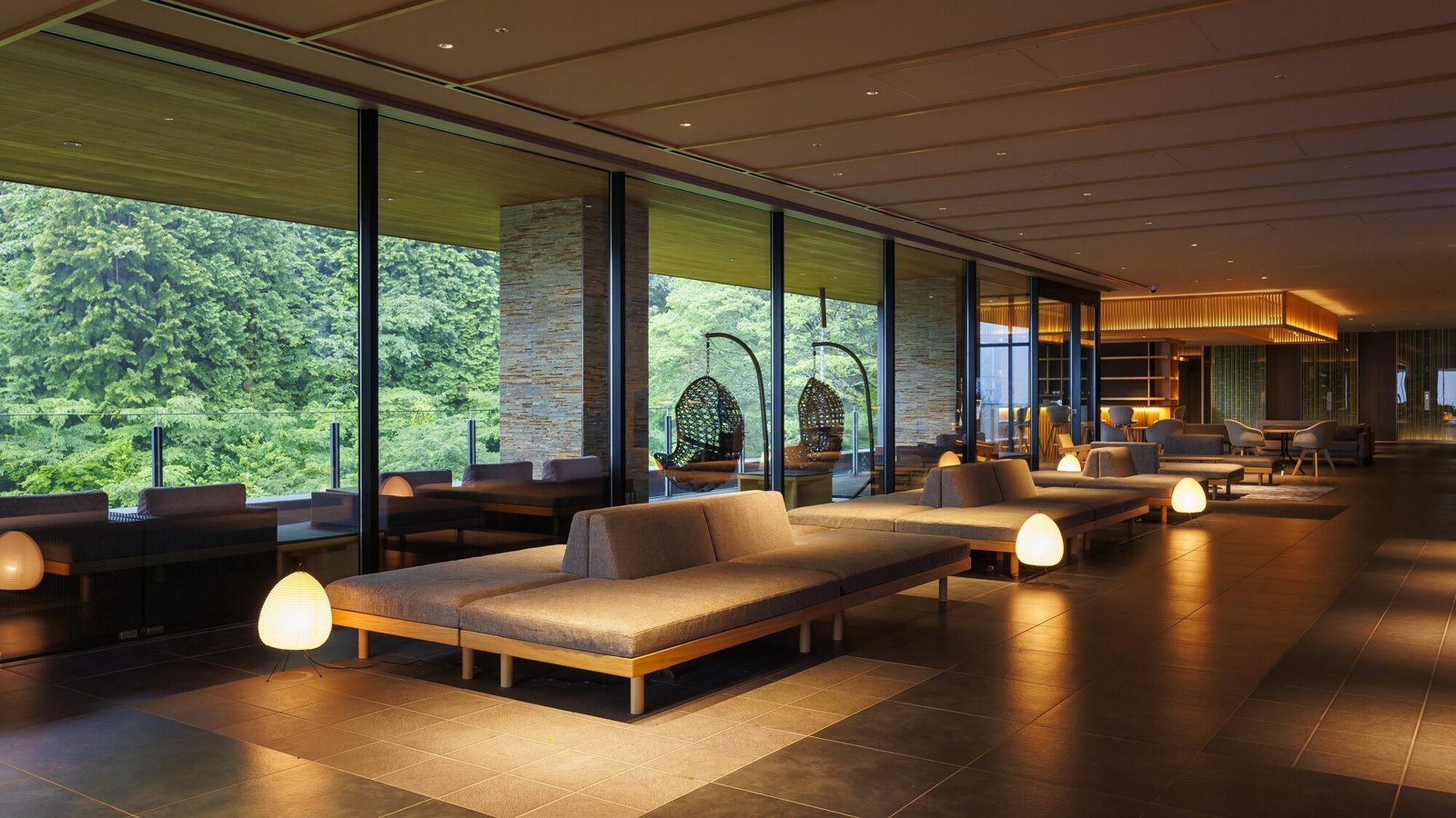 箱根小涌園 天悠 5 樓大廳的 Library Lounge