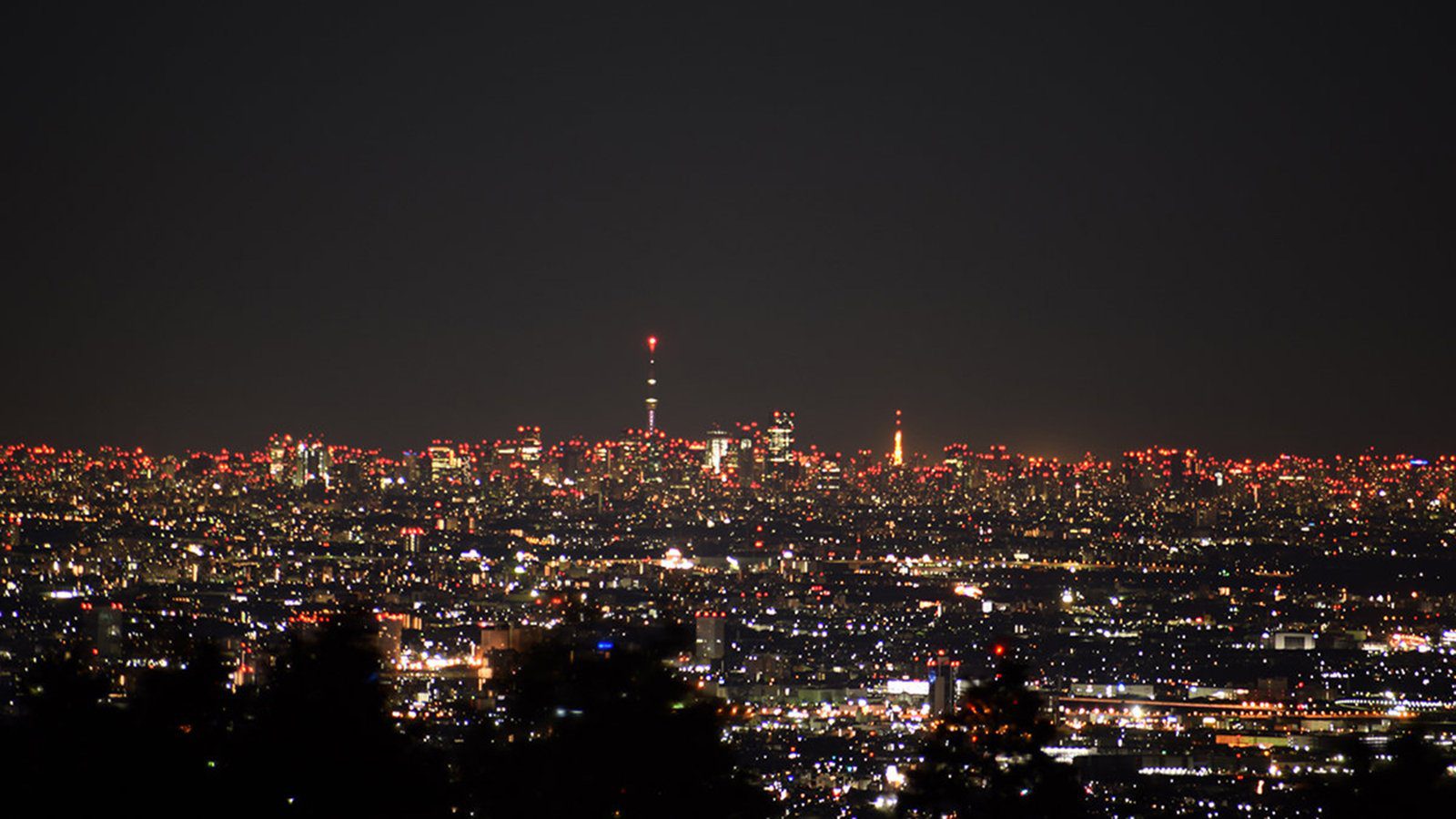 箱根湯之花王子大飯店 最上層客房眺望的東京方向夜景