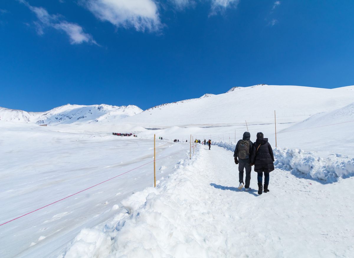 立山室堂春季雪原與健行步道