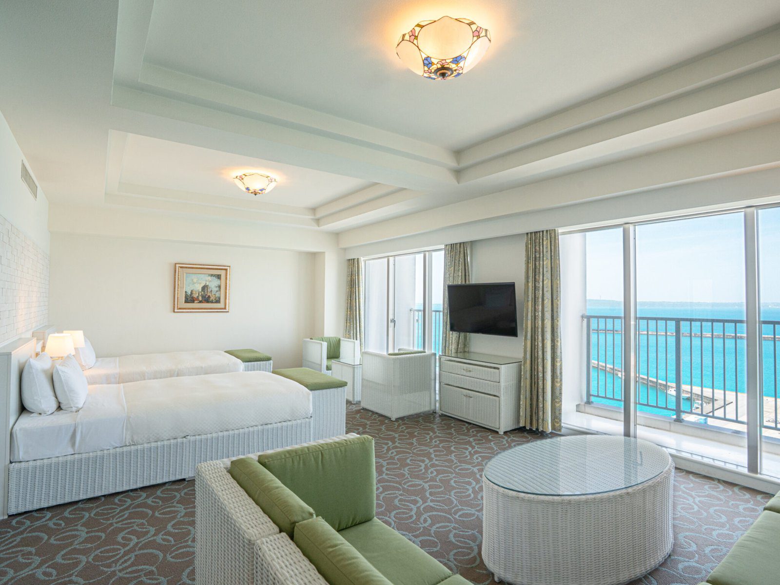 宮古島 Hotel Atoll Emerald Junior Suite 客廳與陽台外的海景