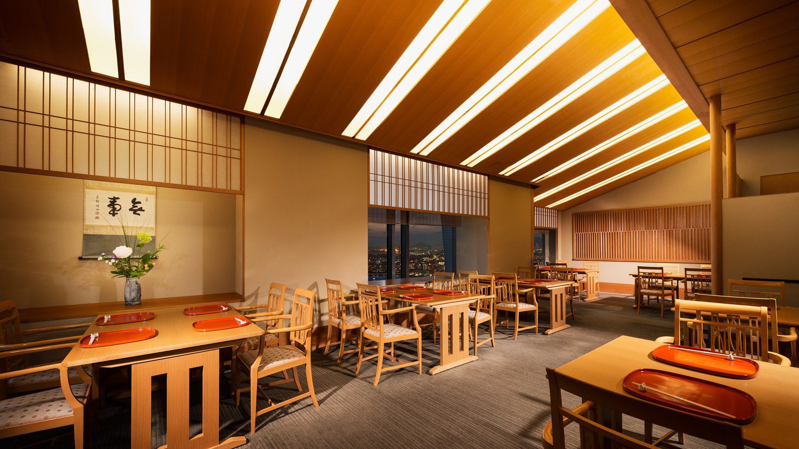 阪急國際飯店 25 樓京懷石「美濃吉 竹茂楼」用餐區