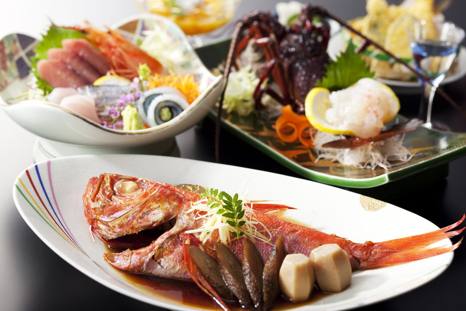 伊豆急飯店 金目鯛煮付與伊勢龍蝦生魚片的會席料理