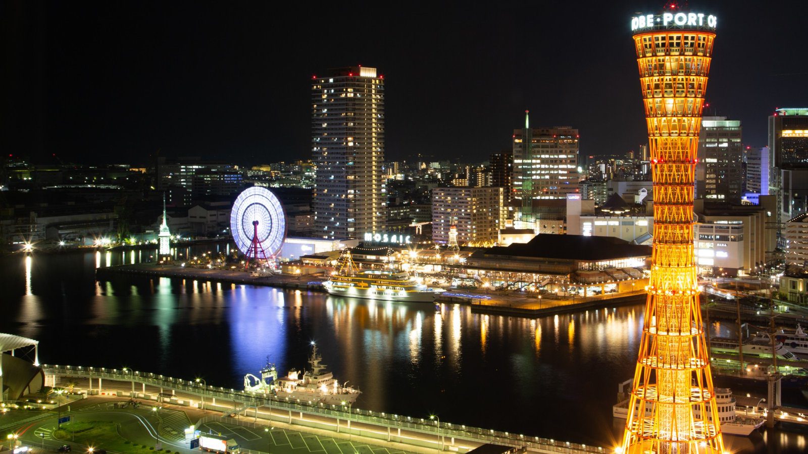 神戶大倉酒店 高樓層西側望出的神戶港與神戶塔夜景