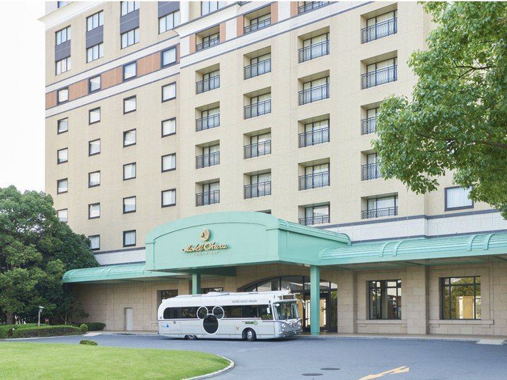 東京灣大倉酒店 停在飯店門口的 Disney Resort Cruiser 接駁巴士