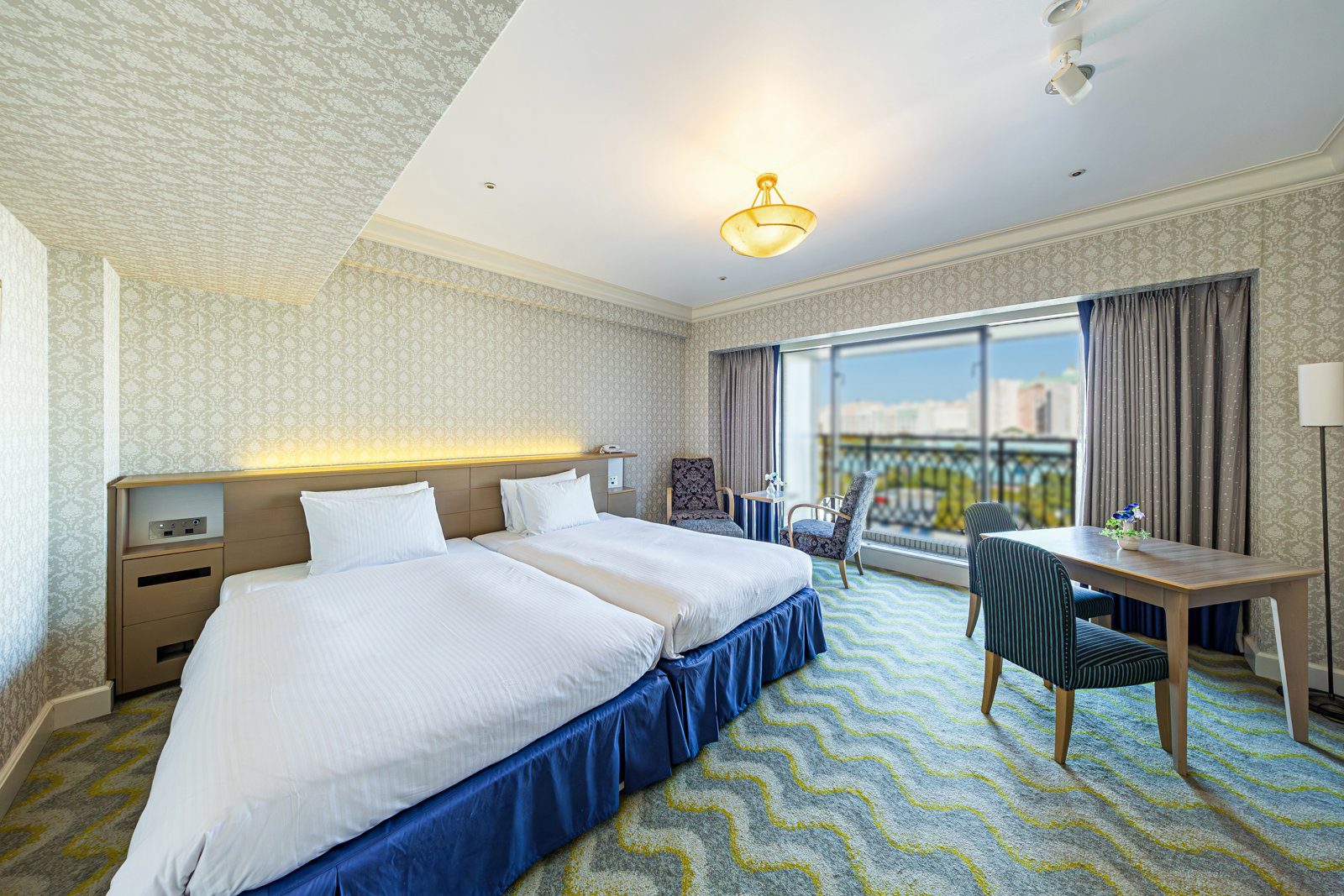 東京灣大倉酒店 Superior Room 雙床與窗邊座位