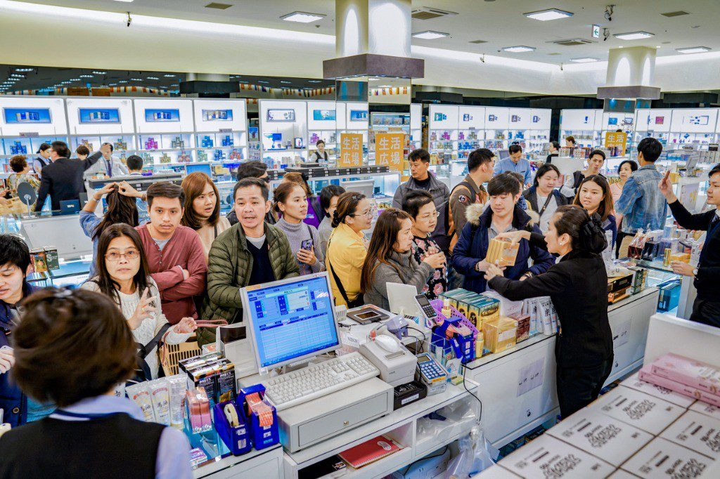 日本大型商場與免稅量販店排隊結帳退稅實景