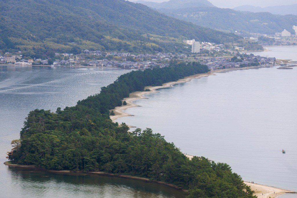 日本三景天橋立傘松公園俯瞰青綠沙洲與海灣實拍