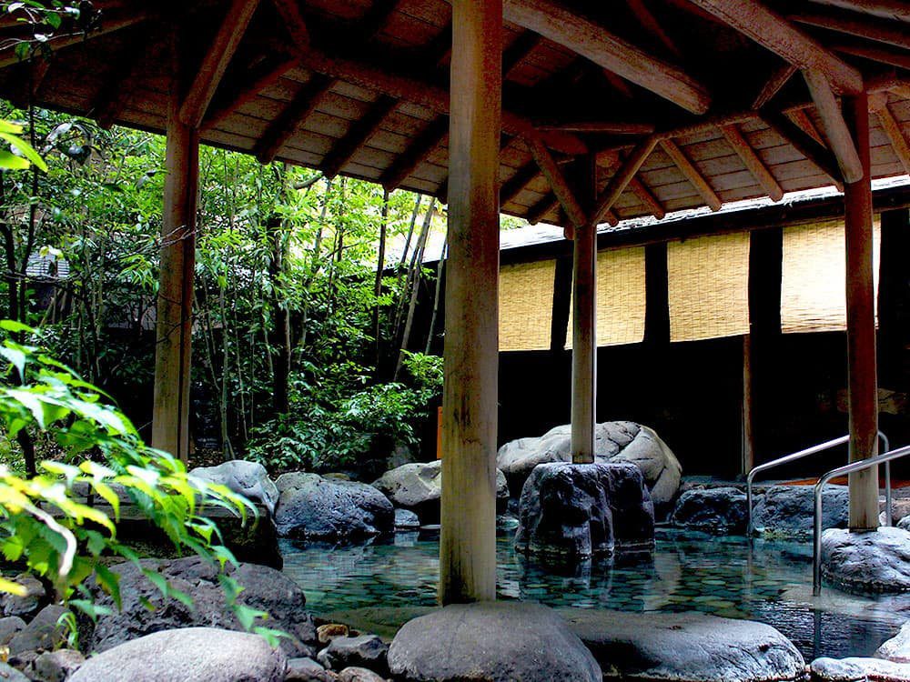 城崎溫泉 西村屋招月庭 大浴場「月下の湯」的露天風呂