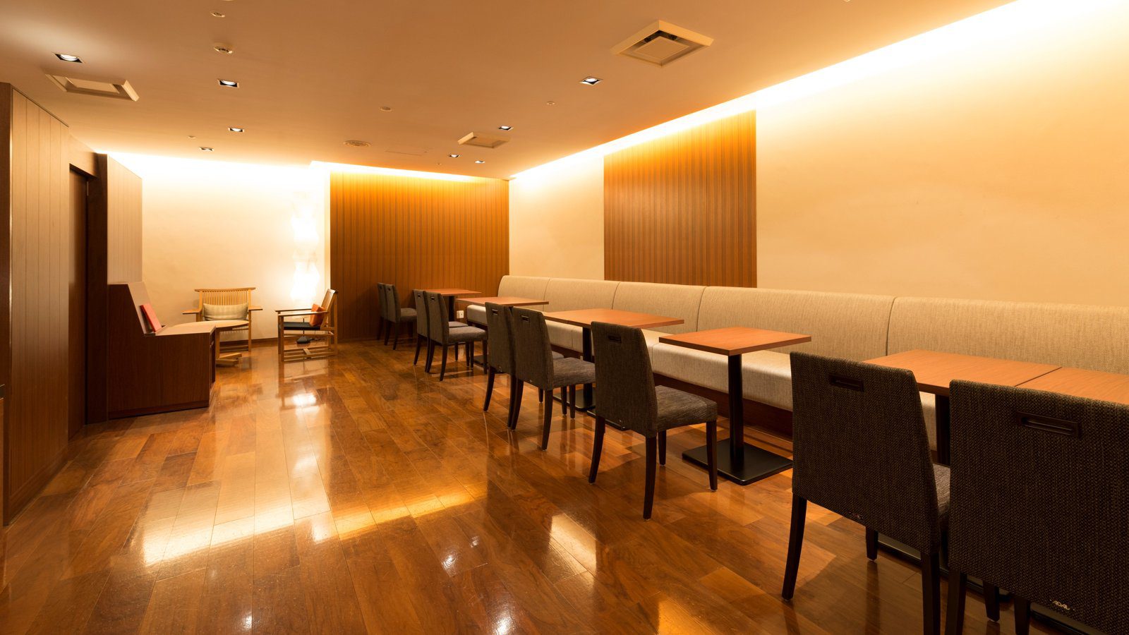 京都東急飯店 B1 樓 Premium Lounge 座位區
