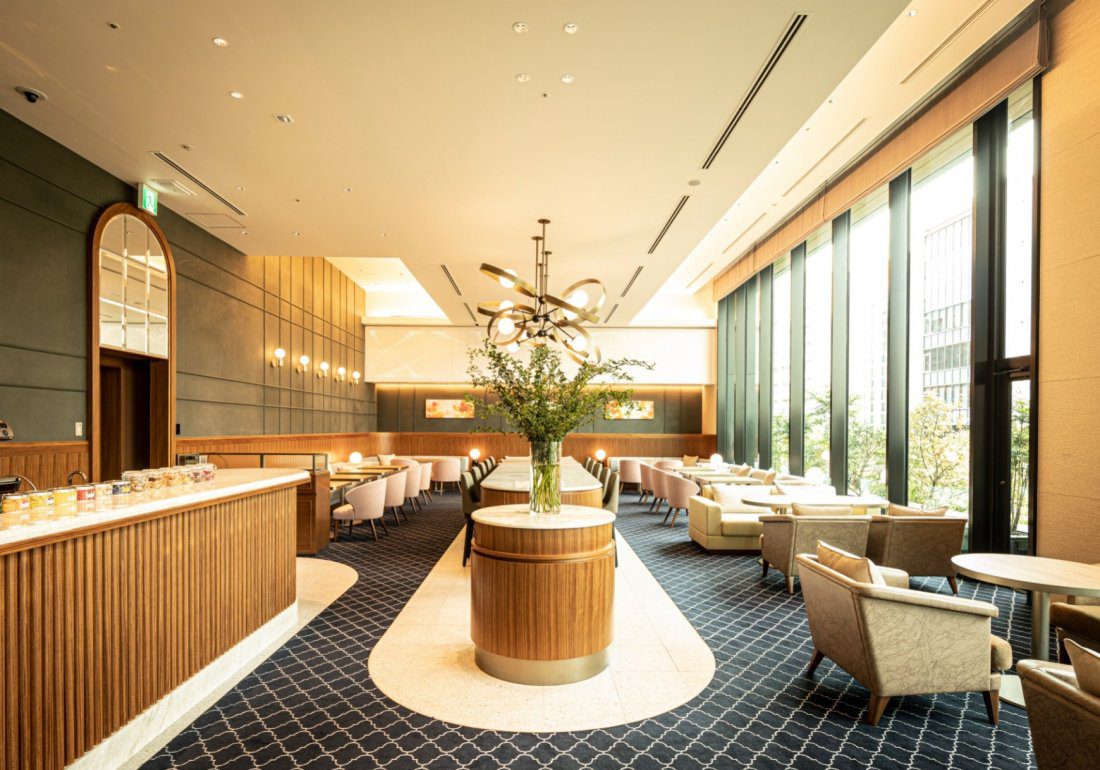博多都酒店 3 樓 TTT Cafe 的明亮座位區