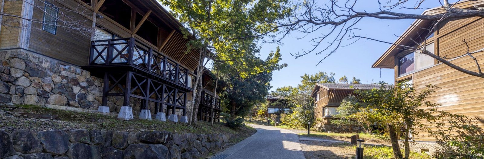 都度假村 奧志摩 Aqua Forest 森林小屋區的車道