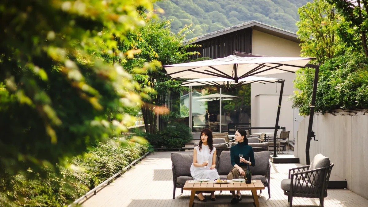 京都嵐山 MUNI KYOTO Riverside Café MUNI 的露台