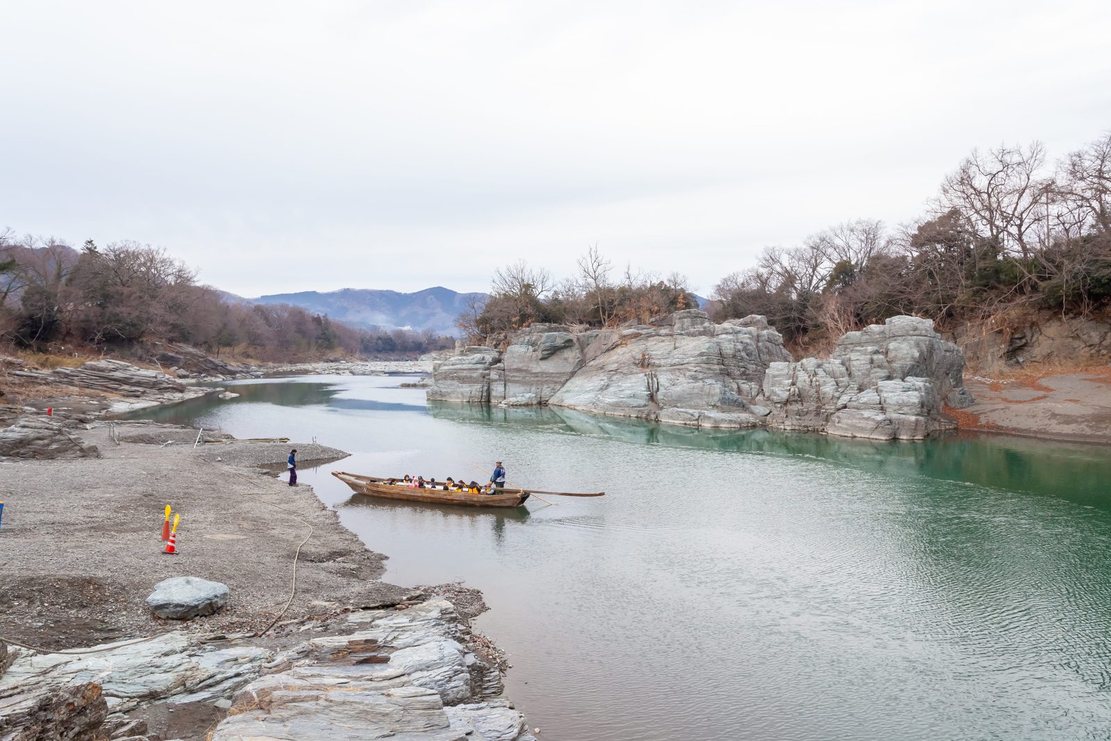 長瀞冬季岩畳河岸與和船