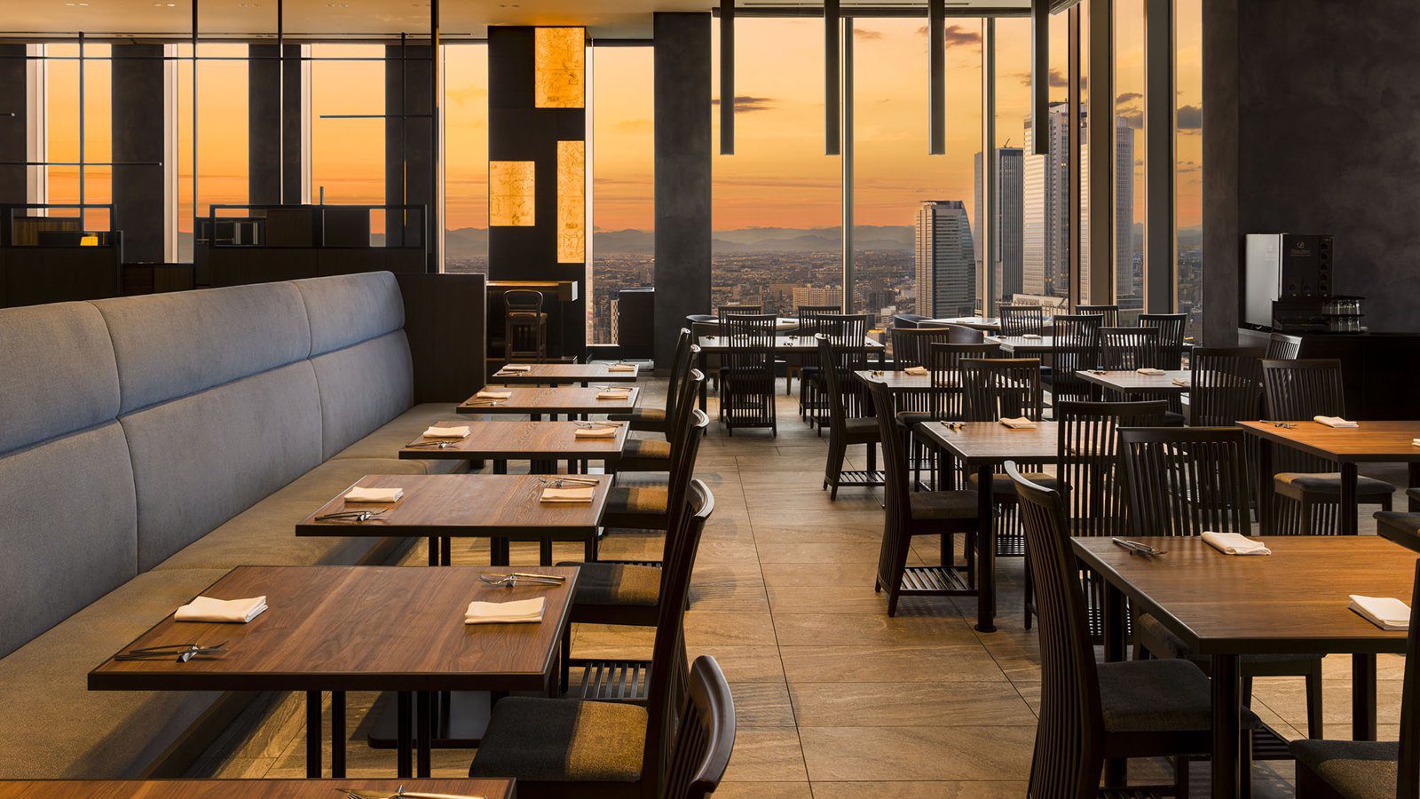 名古屋王子大飯店天空塔 Sky Dining 天空的窗邊用餐區
