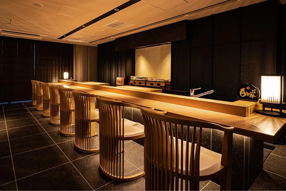 One Suite THE GRAND 古宇利島 La BOMBANCE 的主廚吧台