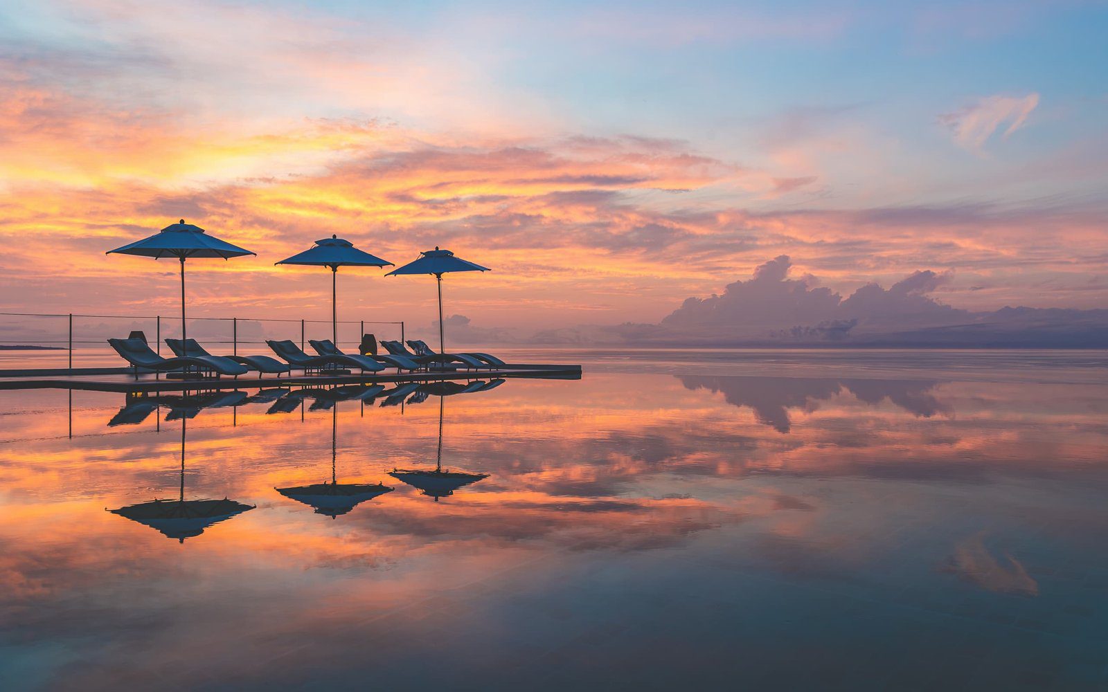 One Suite THE GRAND 古宇利島 夕陽下的無邊際泳池