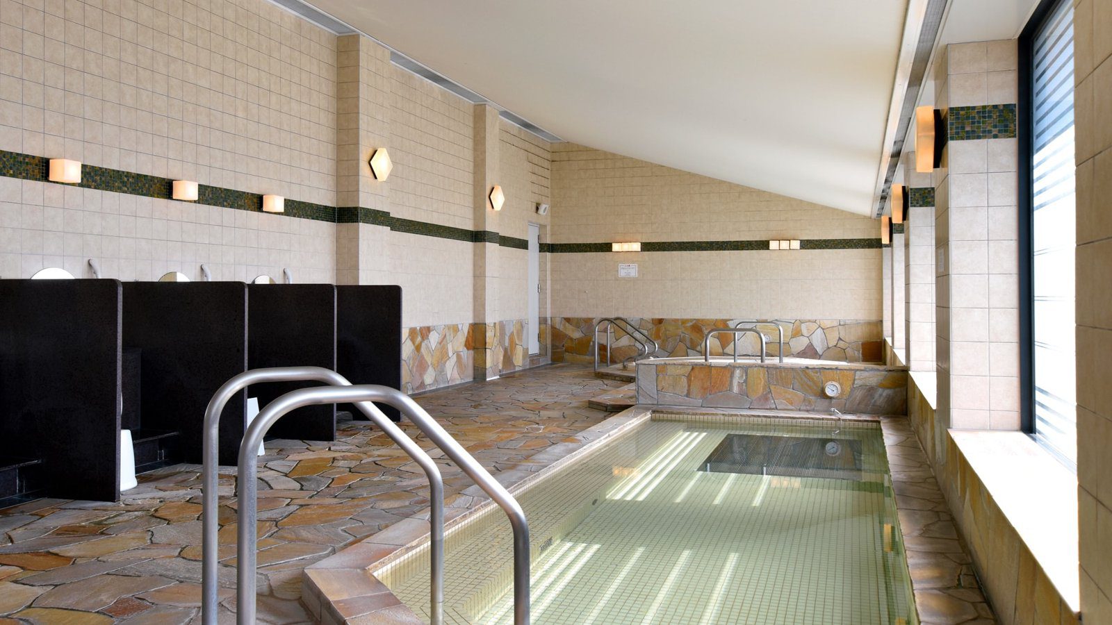 千葉大倉酒店 Spa Skyview 的大浴池