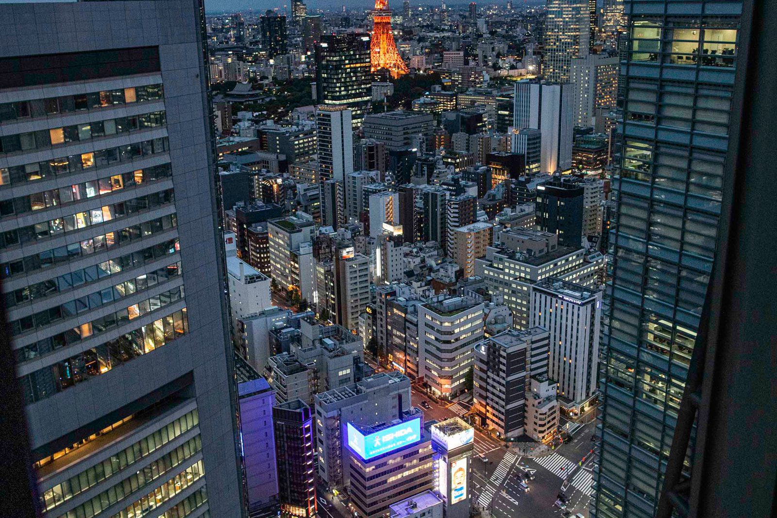 皇家花園 Iconic 飯店 東京汐留 高樓層窗外的城市夜景與東京鐵塔