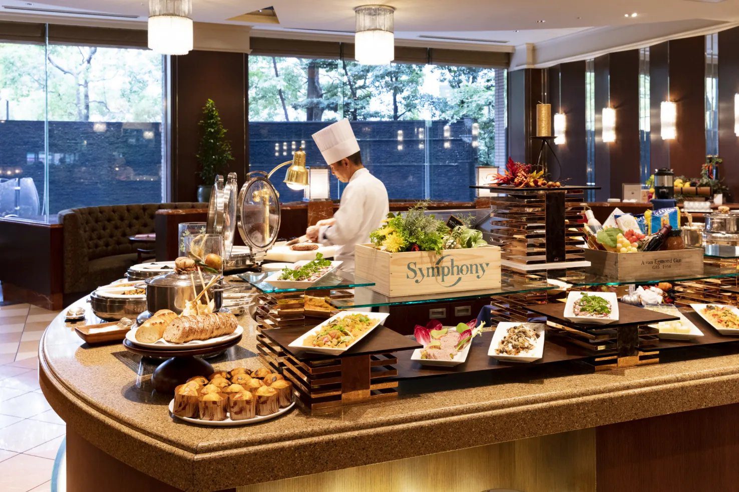 東京日本橋皇家花園飯店 Symphony 自助餐檯與主廚料理區