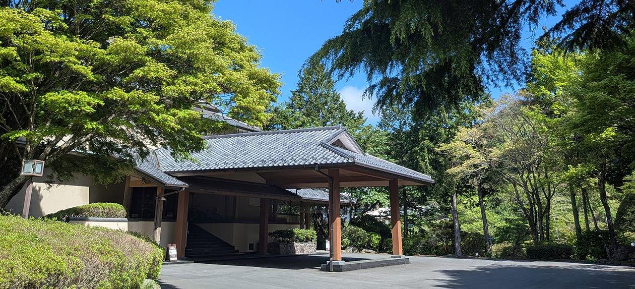 蘆之湖畔 蛸川溫泉 龍宮殿 住宿棟玄關車寄