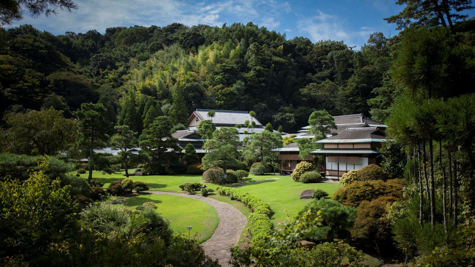伊豆長岡溫泉 三養莊 3,000 坪日本庭園與本館