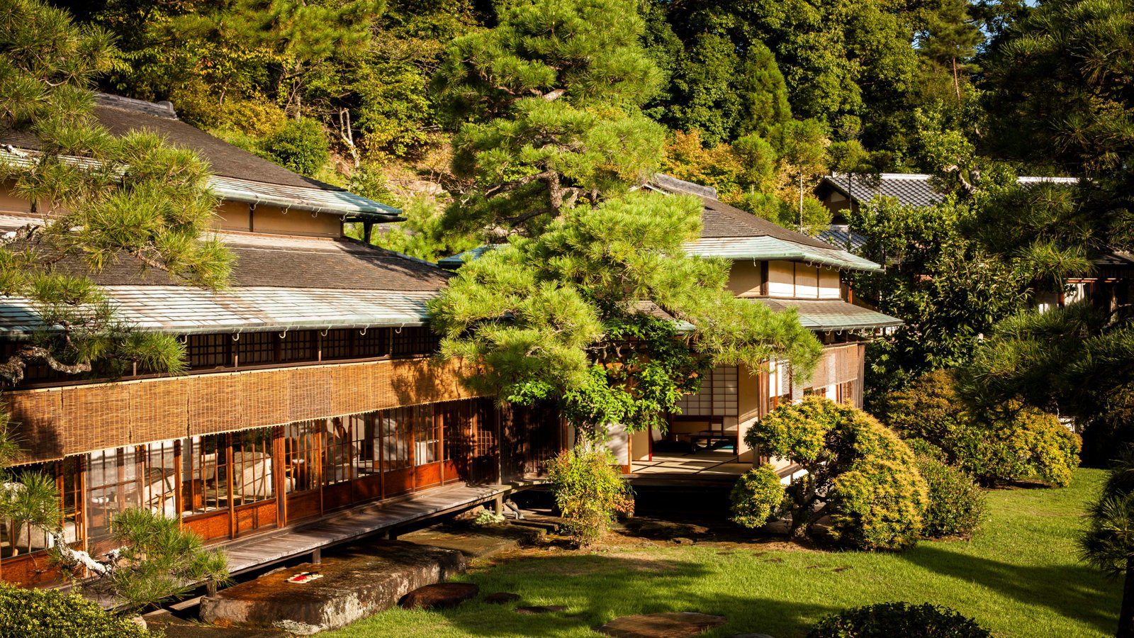 伊豆長岡溫泉 三養莊 登錄有形文化財的本館建築