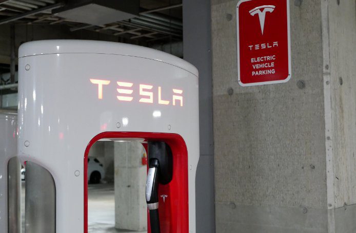 仙台皇家花園飯店 地下停車場的 Tesla 超級充電站