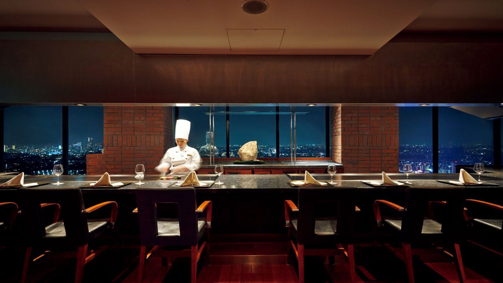 新橫濱王子大飯店 41 樓 Top of Yokohama 鐵板燒吧台