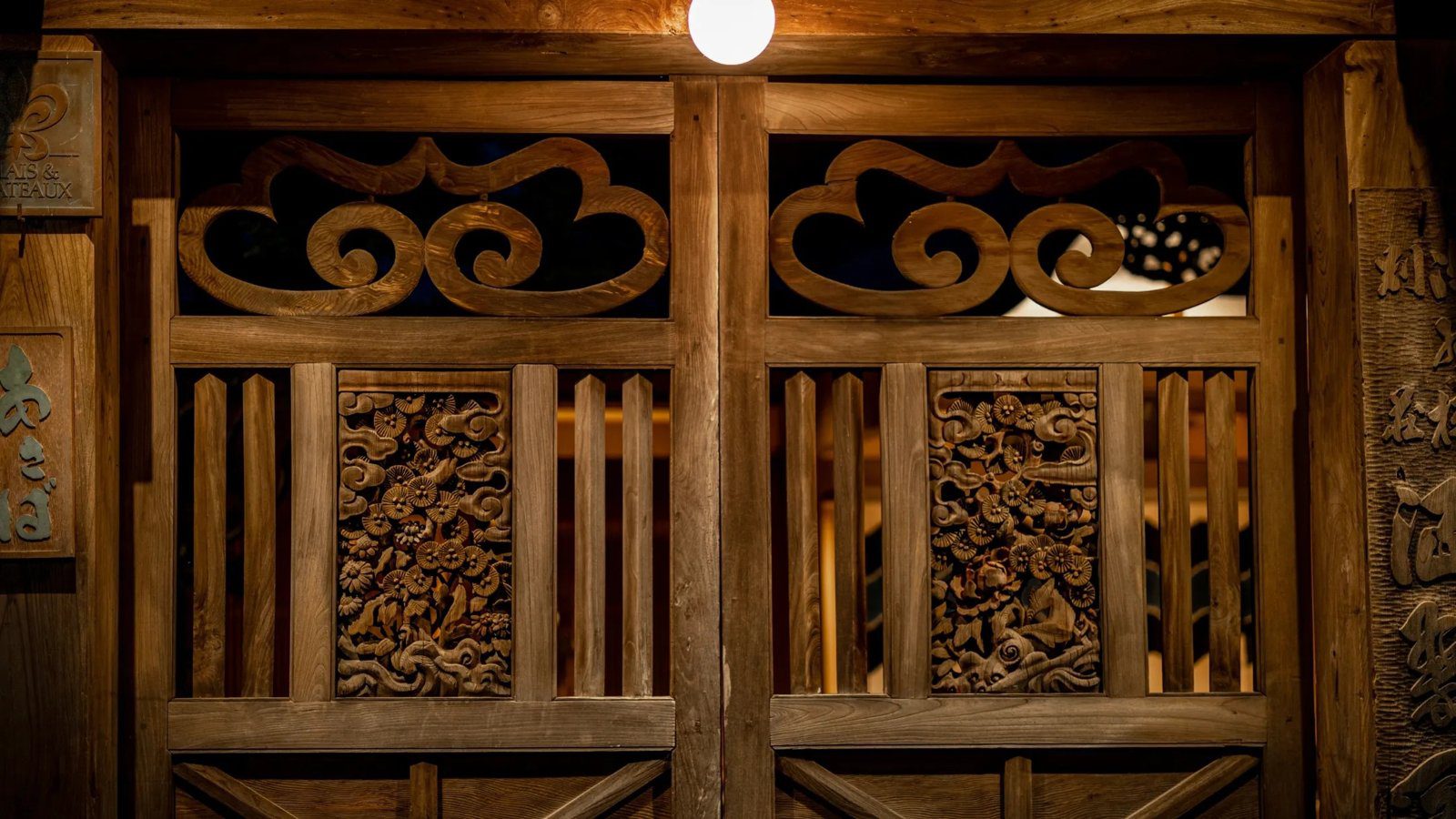 修善寺 あさば 木雕的門扇
